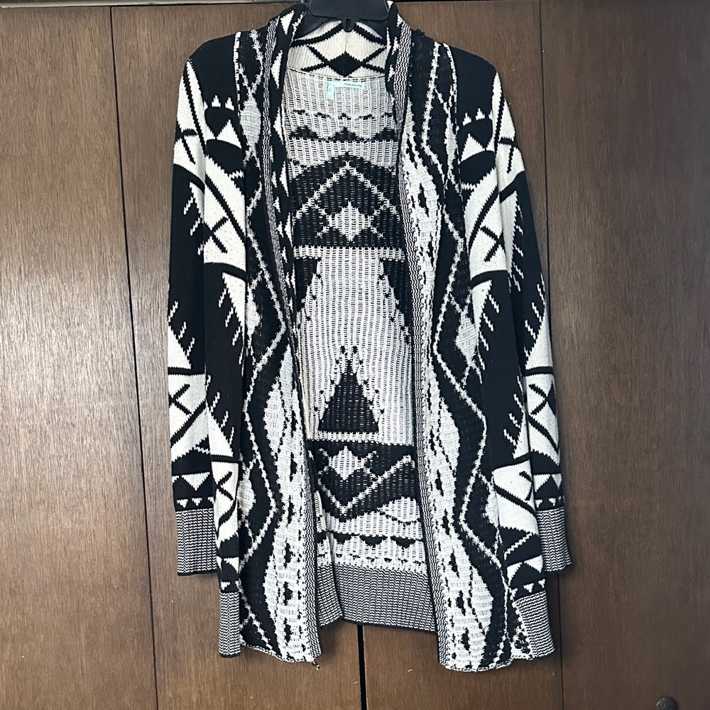 Maurices Black and White Patterned Cardigan. Size medium. Length 33”.